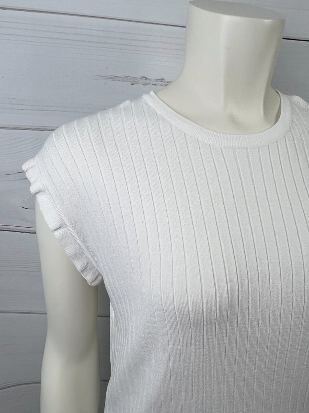 White Birch White Ribbed Ruffle Trim Sleeveless Top - Size 1X - Picture 4 of 16